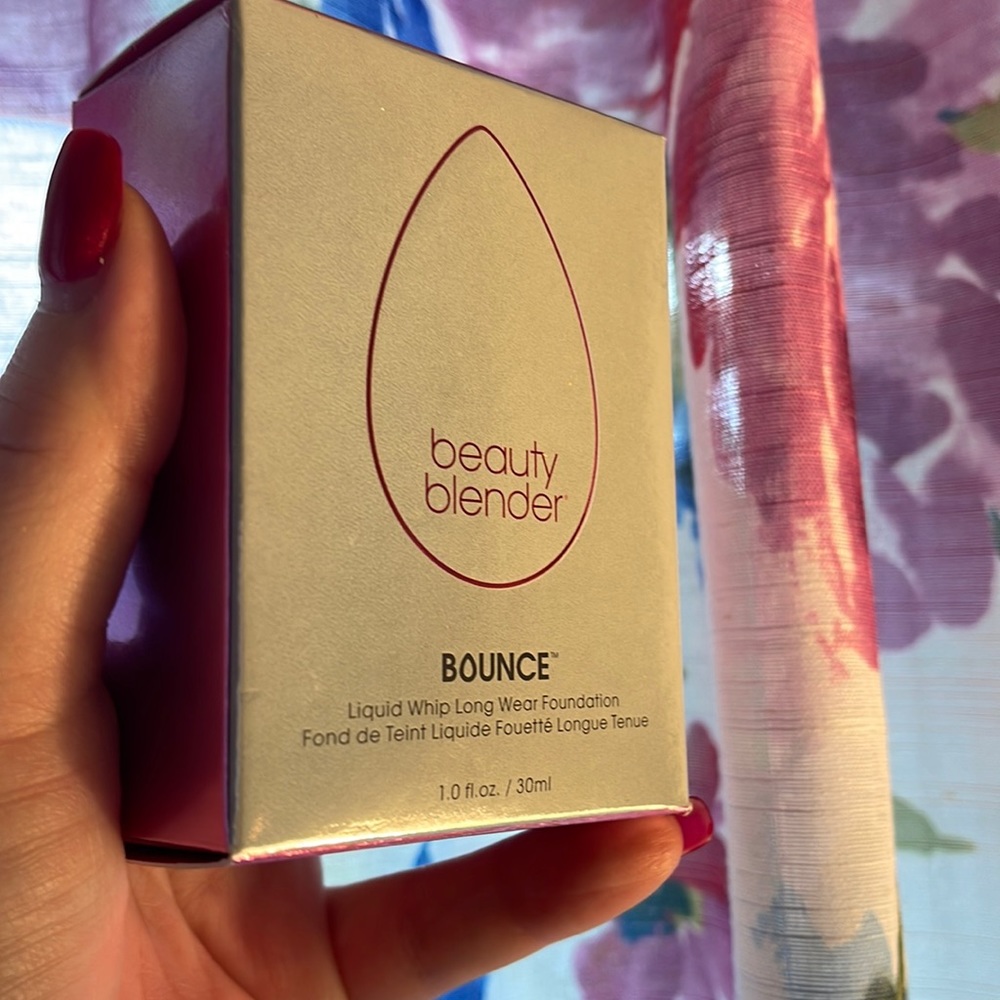 BeautyBlender Bounce foundation 1.00C full size